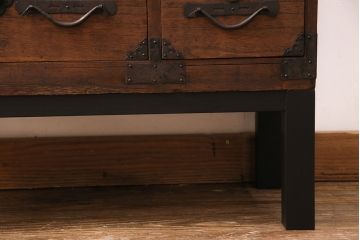 明治大正期の小箪笥をリペア&カスタム!傷んだ木部の補修。マットブラックにペイントした木製脚を取り付け。(収納箪笥、時代箪笥、チェスト)