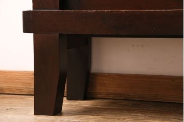 明治期の水屋箪笥をリペア&カスタム!収納部をセパレートさせ、棚板を新たに製作。框の耳の間を埋め木加工した天板を取り付け。1トーン落ち着いた色味に着色し仕上げ。(収納棚、戸棚、食器棚、下駄箱)