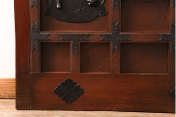 明治期の蔵戸をリペア&カスタム!設置場所に合わせてリサイズ。金具は黒色に着色。(玄関戸、引き戸、建具)
