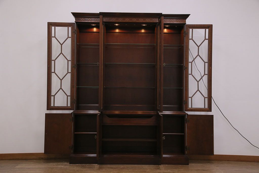 ヒッコリーチェアの照明付きキャビネットをリペア&カスタム!可動式のガラス棚板を3枚追加。(初期棚、カップボード、キャビネット)