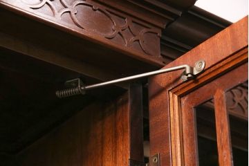 ヒッコリーチェアの照明付きキャビネットをリペア&カスタム!可動式のガラス棚板を3枚追加。(初期棚、カップボード、キャビネット)