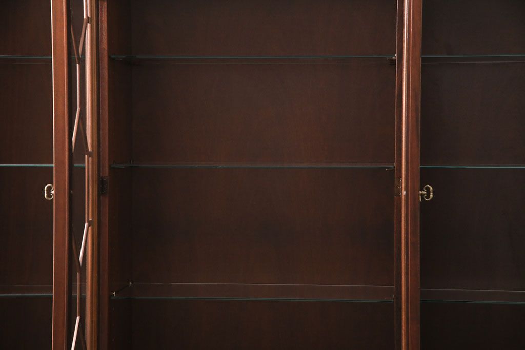 ヒッコリーチェアの照明付きキャビネットをリペア&カスタム!可動式のガラス棚板を3枚追加。(初期棚、カップボード、キャビネット)