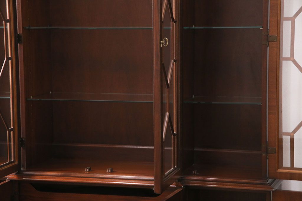 ヒッコリーチェアの照明付きキャビネットをリペア&カスタム!可動式のガラス棚板を3枚追加。(初期棚、カップボード、キャビネット)