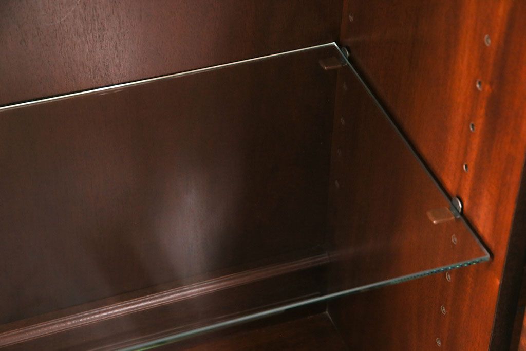 ヒッコリーチェアの照明付きキャビネットをリペア&カスタム!可動式のガラス棚板を3枚追加。(初期棚、カップボード、キャビネット)
