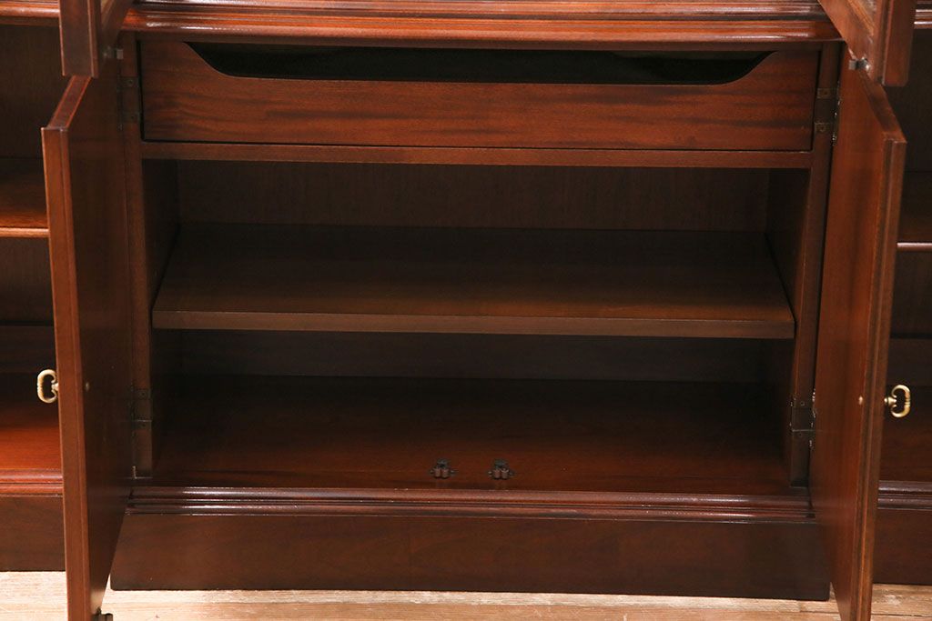 ヒッコリーチェアの照明付きキャビネットをリペア&カスタム!可動式のガラス棚板を3枚追加。(初期棚、カップボード、キャビネット)