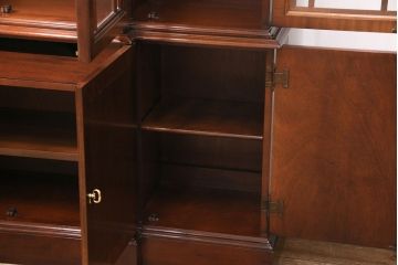 ヒッコリーチェアの照明付きキャビネットをリペア&カスタム!可動式のガラス棚板を3枚追加。(初期棚、カップボード、キャビネット)