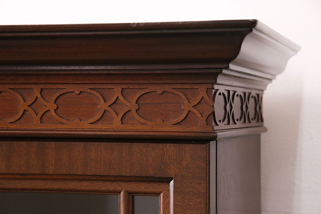 ヒッコリーチェアの照明付きキャビネットをリペア&カスタム!可動式のガラス棚板を3枚追加。(初期棚、カップボード、キャビネット)