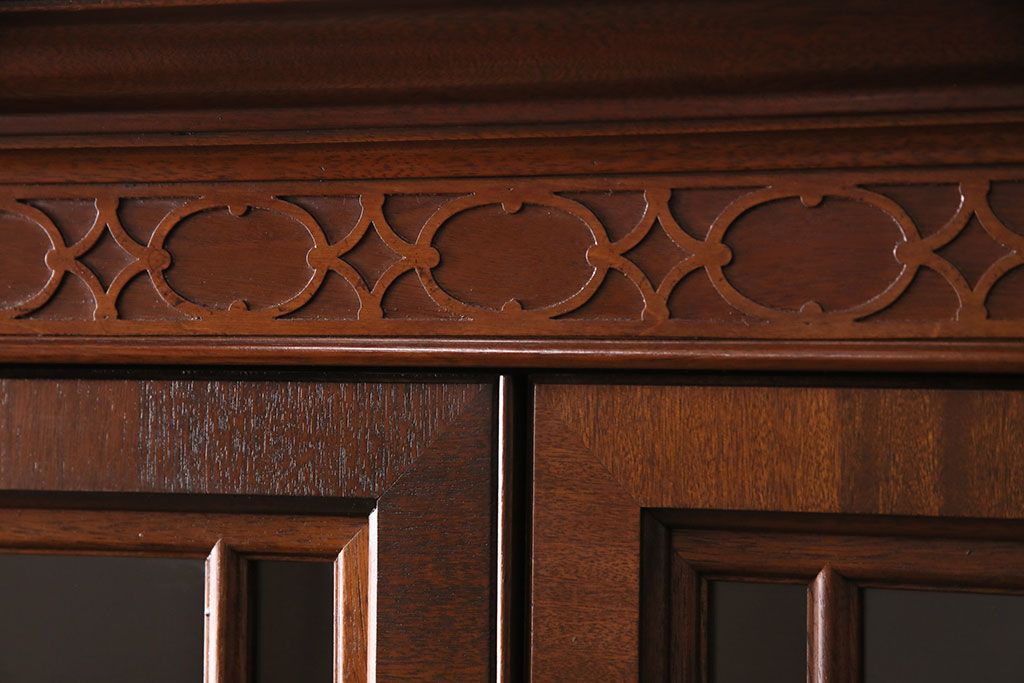 ヒッコリーチェアの照明付きキャビネットをリペア&カスタム!可動式のガラス棚板を3枚追加。(初期棚、カップボード、キャビネット)