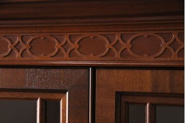 ヒッコリーチェアの照明付きキャビネットをリペア&カスタム!可動式のガラス棚板を3枚追加。(初期棚、カップボード、キャビネット)