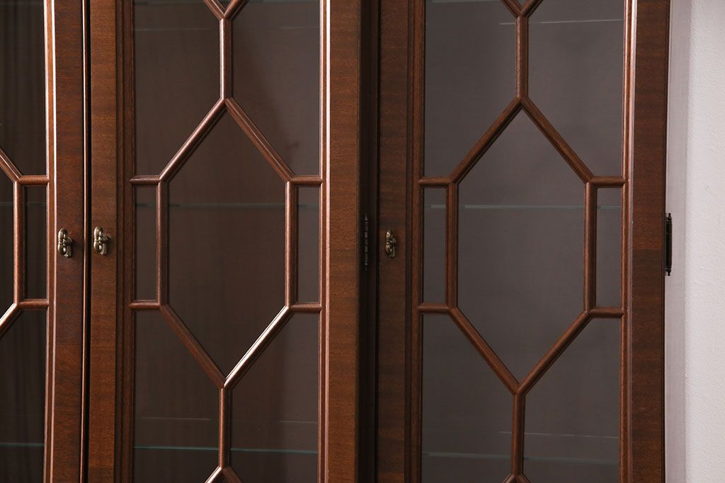 ヒッコリーチェアの照明付きキャビネットをリペア&カスタム!可動式のガラス棚板を3枚追加。(初期棚、カップボード、キャビネット)