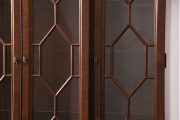 ヒッコリーチェアの照明付きキャビネットをリペア&カスタム!可動式のガラス棚板を3枚追加。(初期棚、カップボード、キャビネット)