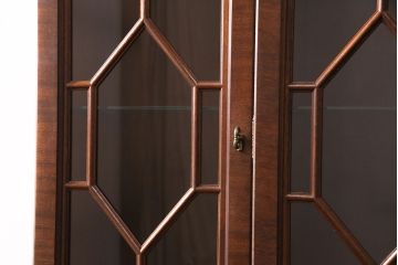 ヒッコリーチェアの照明付きキャビネットをリペア&カスタム!可動式のガラス棚板を3枚追加。(初期棚、カップボード、キャビネット)