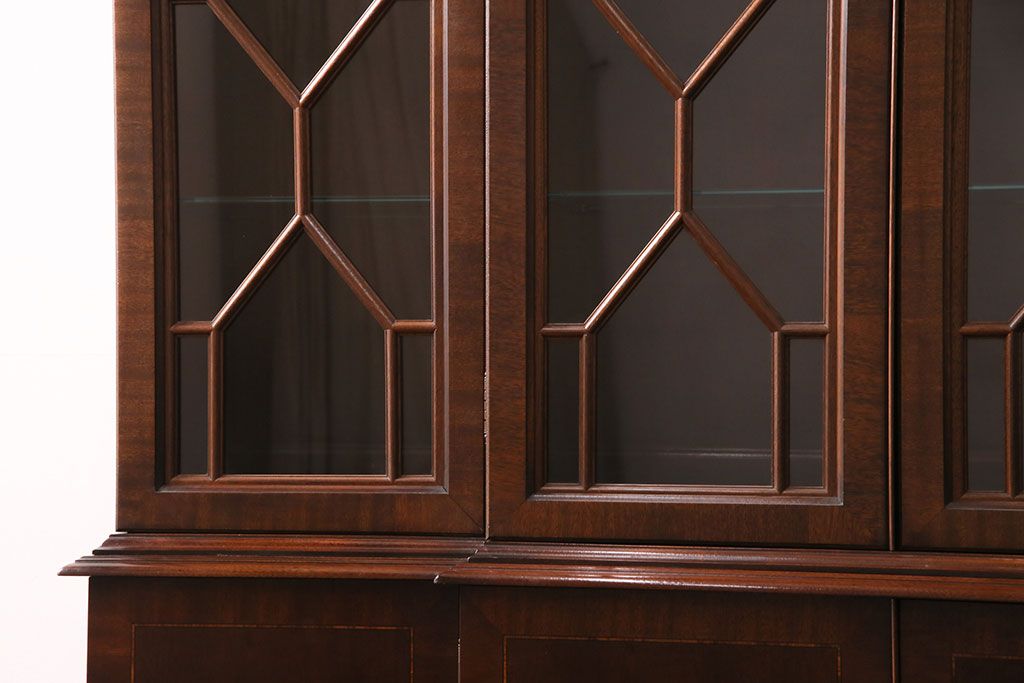 ヒッコリーチェアの照明付きキャビネットをリペア&カスタム!可動式のガラス棚板を3枚追加。(初期棚、カップボード、キャビネット)