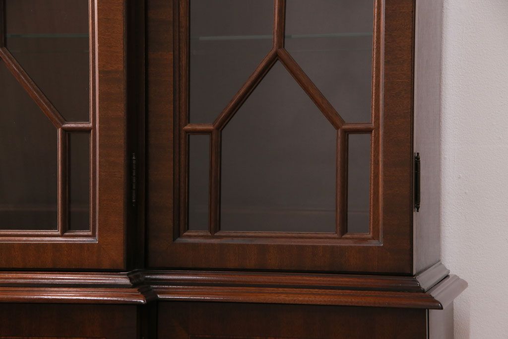 ヒッコリーチェアの照明付きキャビネットをリペア&カスタム!可動式のガラス棚板を3枚追加。(初期棚、カップボード、キャビネット)