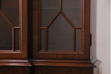 ヒッコリーチェアの照明付きキャビネットをリペア&カスタム!可動式のガラス棚板を3枚追加。(初期棚、カップボード、キャビネット)