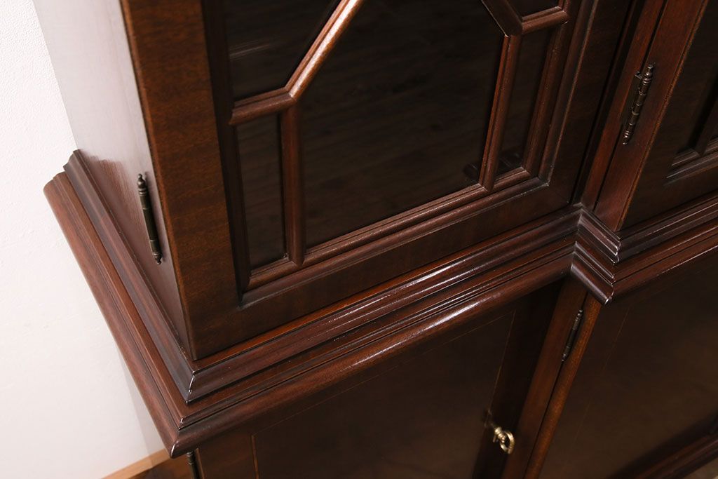 ヒッコリーチェアの照明付きキャビネットをリペア&カスタム!可動式のガラス棚板を3枚追加。(初期棚、カップボード、キャビネット)