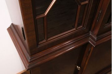 ヒッコリーチェアの照明付きキャビネットをリペア&カスタム!可動式のガラス棚板を3枚追加。(初期棚、カップボード、キャビネット)