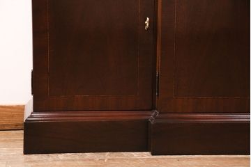 ヒッコリーチェアの照明付きキャビネットをリペア&カスタム!可動式のガラス棚板を3枚追加。(初期棚、カップボード、キャビネット)