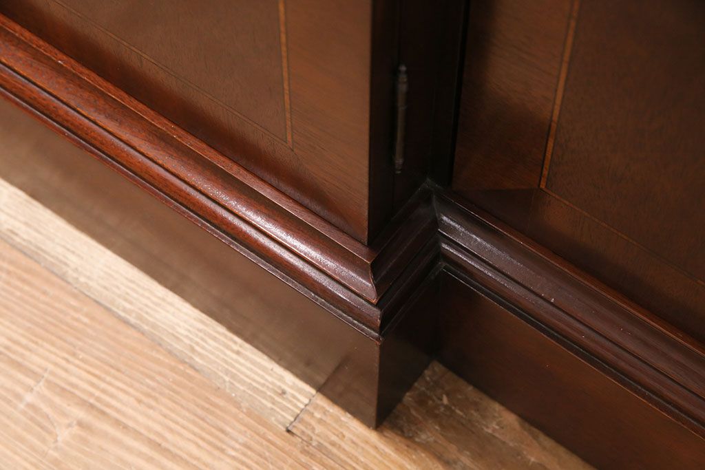 ヒッコリーチェアの照明付きキャビネットをリペア&カスタム!可動式のガラス棚板を3枚追加。(初期棚、カップボード、キャビネット)