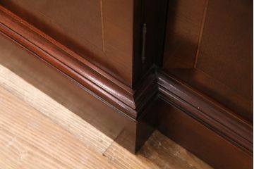 ヒッコリーチェアの照明付きキャビネットをリペア&カスタム!可動式のガラス棚板を3枚追加。(初期棚、カップボード、キャビネット)