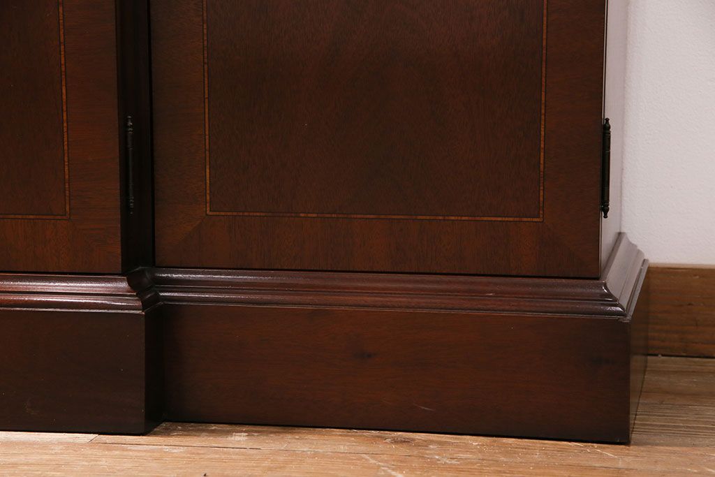 ヒッコリーチェアの照明付きキャビネットをリペア&カスタム!可動式のガラス棚板を3枚追加。(初期棚、カップボード、キャビネット)