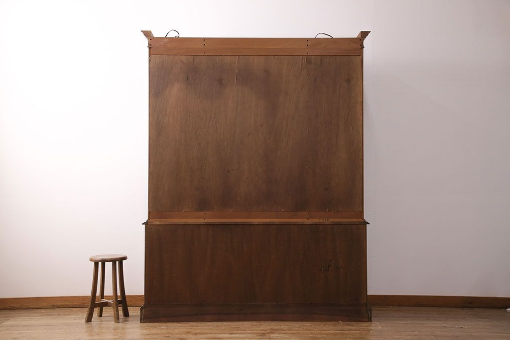 ヒッコリーチェアの照明付きキャビネットをリペア&カスタム!可動式のガラス棚板を3枚追加。(初期棚、カップボード、キャビネット)