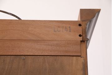 ヒッコリーチェアの照明付きキャビネットをリペア&カスタム!可動式のガラス棚板を3枚追加。(初期棚、カップボード、キャビネット)