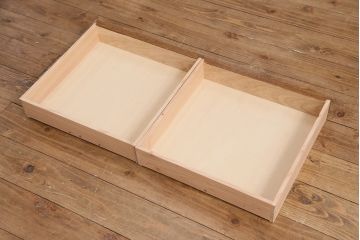 昭和中期のガラスケースの見た目を変えずに綺麗にリペア!傷んだ木部の交換。破損したガラスの入れ替え。明るい茶色で着色し仕上げ。(ショーケース、陳列棚)
