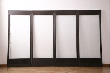 ガラス戸4枚をリペア&カスタム!設置場所に合わせてリサイズ。引き手、戸車を取り付け。濃い茶色で着色し仕上げ。(引き戸、建具)