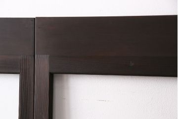 ガラス戸4枚をリペア&カスタム!設置場所に合わせてリサイズ。引き手、戸車を取り付け。濃い茶色で着色し仕上げ。(引き戸、建具)