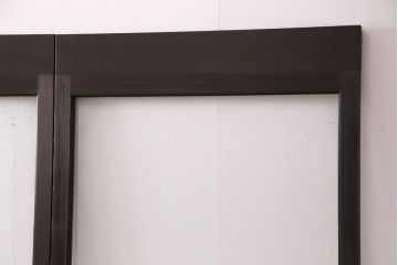 ガラス戸4枚をリペア&カスタム!設置場所に合わせてリサイズ。引き手、戸車を取り付け。濃い茶色で着色し仕上げ。(引き戸、建具)