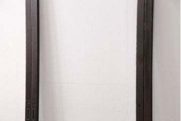 ガラス戸4枚をリペア&カスタム!設置場所に合わせてリサイズ。引き手、戸車を取り付け。濃い茶色で着色し仕上げ。(引き戸、建具)