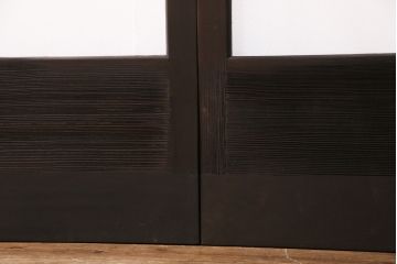 ガラス戸4枚をリペア&カスタム!設置場所に合わせてリサイズ。引き手、戸車を取り付け。濃い茶色で着色し仕上げ。(引き戸、建具)