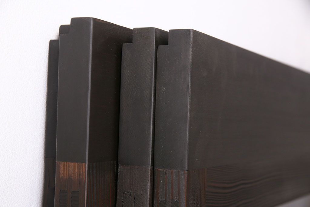 ガラス戸4枚をリペア&カスタム!設置場所に合わせてリサイズ。引き手、戸車を取り付け。濃い茶色で着色し仕上げ。(引き戸、建具)