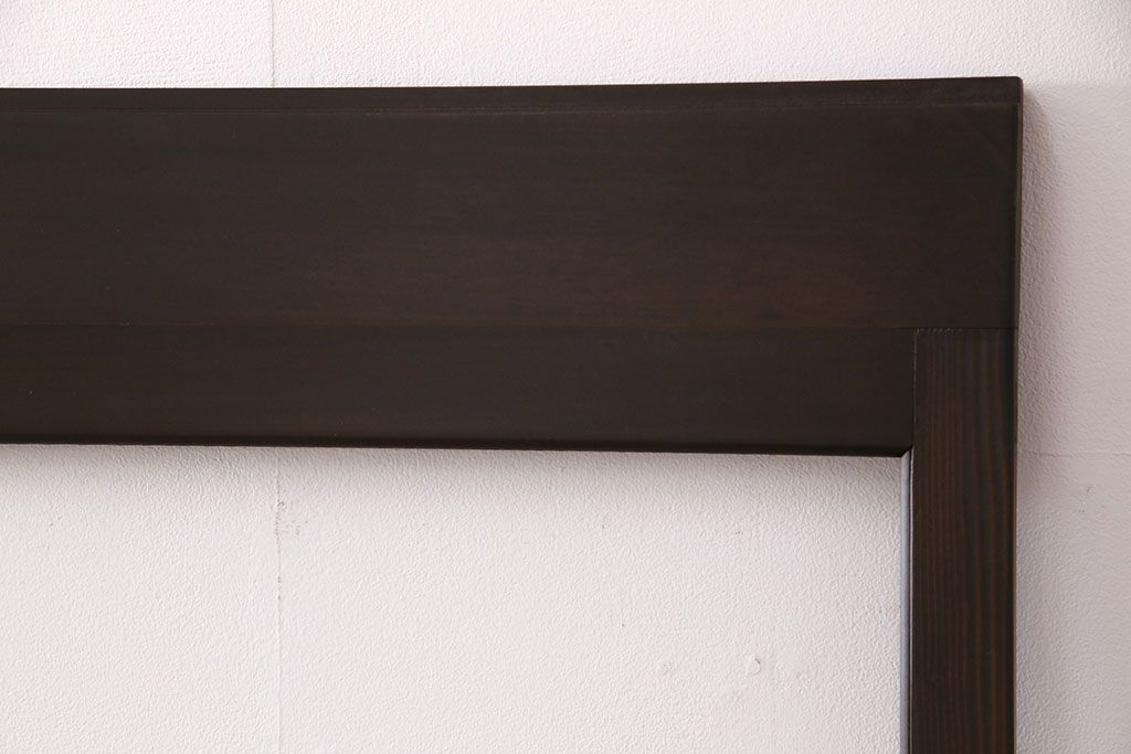 ガラス戸4枚をリペア&カスタム!設置場所に合わせてリサイズ。引き手、戸車を取り付け。濃い茶色で着色し仕上げ。(引き戸、建具)