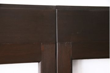 ガラス戸4枚をリペア&カスタム!設置場所に合わせてリサイズ。引き手、戸車を取り付け。濃い茶色で着色し仕上げ。(引き戸、建具)