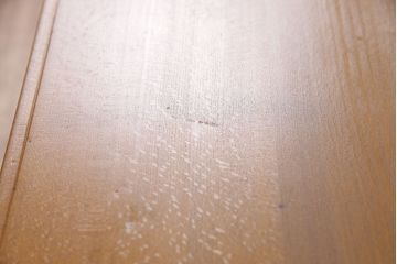 昭和中期の長テーブルの見た目を変えずに綺麗にリペア!クリーニングを行い、天板ウレタン仕上げ。(ローテーブル、作業台)