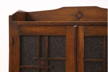 昭和初期の戸棚をリペア&カスタム!建具はダイヤガラスに入れ替え。引き手、取っ手を取り替え。現状に近しい色味に着色し仕上げ。(収納棚、本棚、キャビネット)