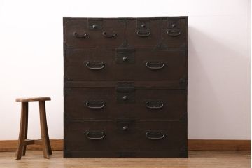 明治期の重ね箪笥の見た目を変えずに綺麗にリペア!可動部の調整、傷んだ木部を交換。現状に近しい色味に着色し仕上げ。(時代箪笥、衣装タンス、収納箪笥)