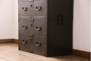 明治期の重ね箪笥の見た目を変えずに綺麗にリペア!可動部の調整、傷んだ木部を交換。現状に近しい色味に着色し仕上げ。(時代箪笥、衣装タンス、収納箪笥)