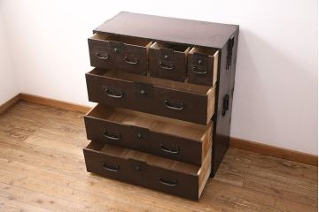 明治期の重ね箪笥の見た目を変えずに綺麗にリペア!可動部の調整、傷んだ木部を交換。現状に近しい色味に着色し仕上げ。(時代箪笥、衣装タンス、収納箪笥)