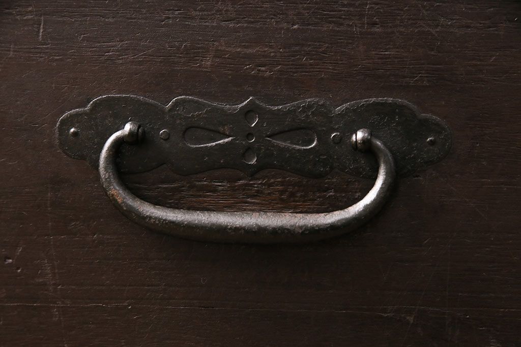 明治期の重ね箪笥の見た目を変えずに綺麗にリペア!可動部の調整、傷んだ木部を交換。現状に近しい色味に着色し仕上げ。(時代箪笥、衣装タンス、収納箪笥)