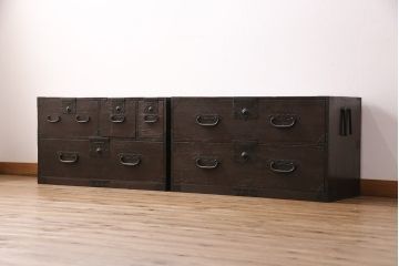 明治期の重ね箪笥の見た目を変えずに綺麗にリペア!可動部の調整、傷んだ木部を交換。現状に近しい色味に着色し仕上げ。(時代箪笥、衣装タンス、収納箪笥)