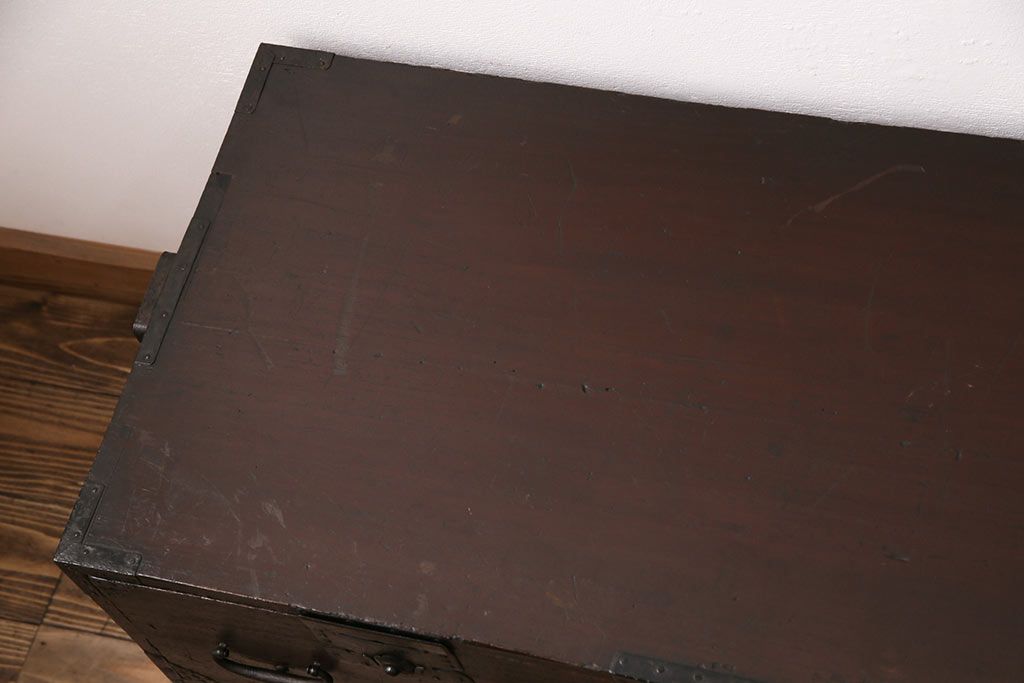 明治期の重ね箪笥の見た目を変えずに綺麗にリペア!可動部の調整、傷んだ木部を交換。現状に近しい色味に着色し仕上げ。(時代箪笥、衣装タンス、収納箪笥)