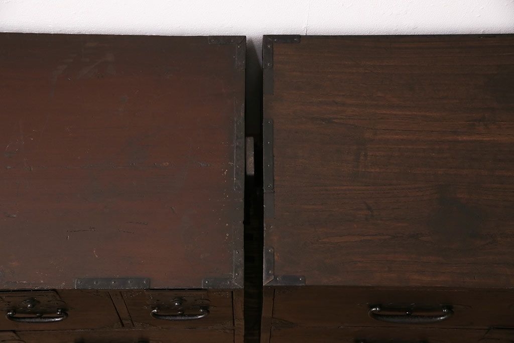 明治期の重ね箪笥の見た目を変えずに綺麗にリペア!可動部の調整、傷んだ木部を交換。現状に近しい色味に着色し仕上げ。(時代箪笥、衣装タンス、収納箪笥)