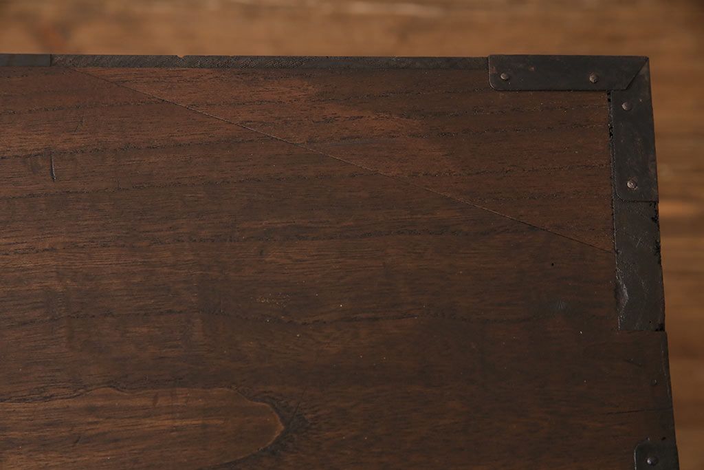 明治期の重ね箪笥の見た目を変えずに綺麗にリペア!可動部の調整、傷んだ木部を交換。現状に近しい色味に着色し仕上げ。(時代箪笥、衣装タンス、収納箪笥)