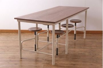 格納スツール6脚付きテーブルをリペア&カスタム!可動部の調整を行い、アンティークホワイトのペイント仕上げ。(ダイニングテーブル、椅子)