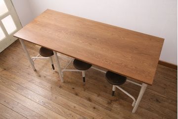 格納スツール6脚付きテーブルをリペア&カスタム!可動部の調整を行い、アンティークホワイトのペイント仕上げ。(ダイニングテーブル、椅子)