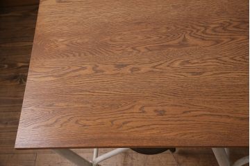 格納スツール6脚付きテーブルをリペア&カスタム!可動部の調整を行い、アンティークホワイトのペイント仕上げ。(ダイニングテーブル、椅子)