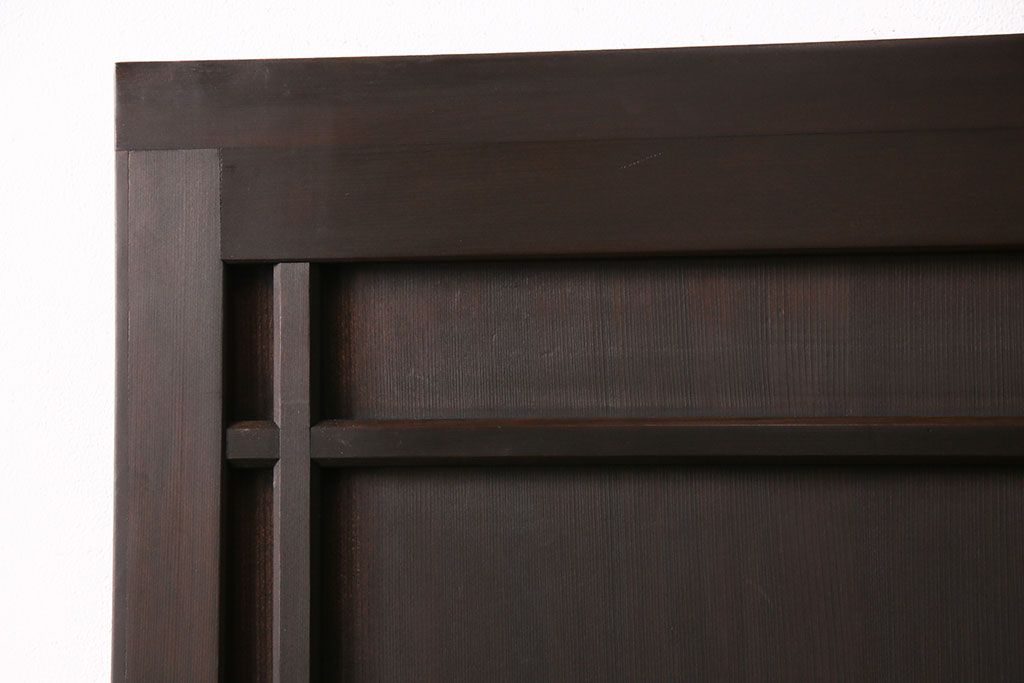 大正昭和初期の板戸2枚をリペア&カスタム!それぞれ設置場所に合わせてリサイズ。当店商品を参考に着色し仕上げ。(引き戸、建具)